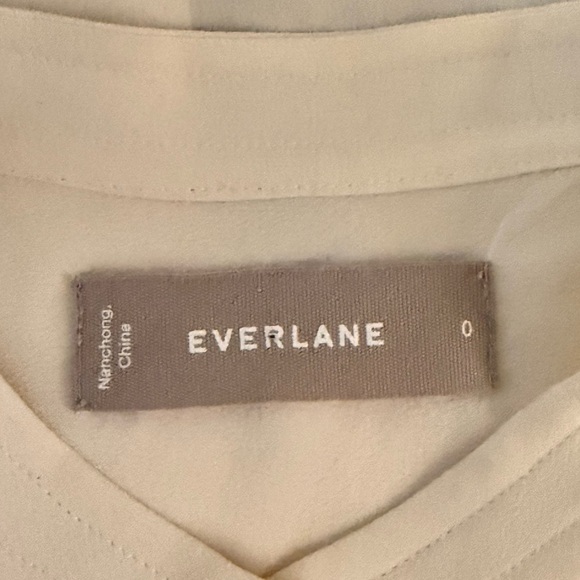 Everlanr Women's Ivory 100% Silk Button Down Blouse, size 0 - Picture 7 of 8
